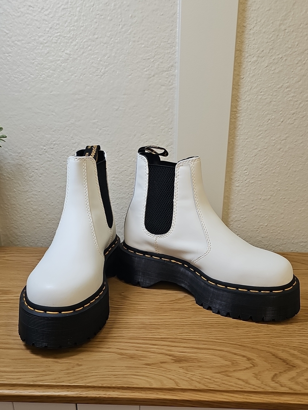 Dr. Martens 2976 Quad White Smooth Leather Platform Chelsea Boots Size 6